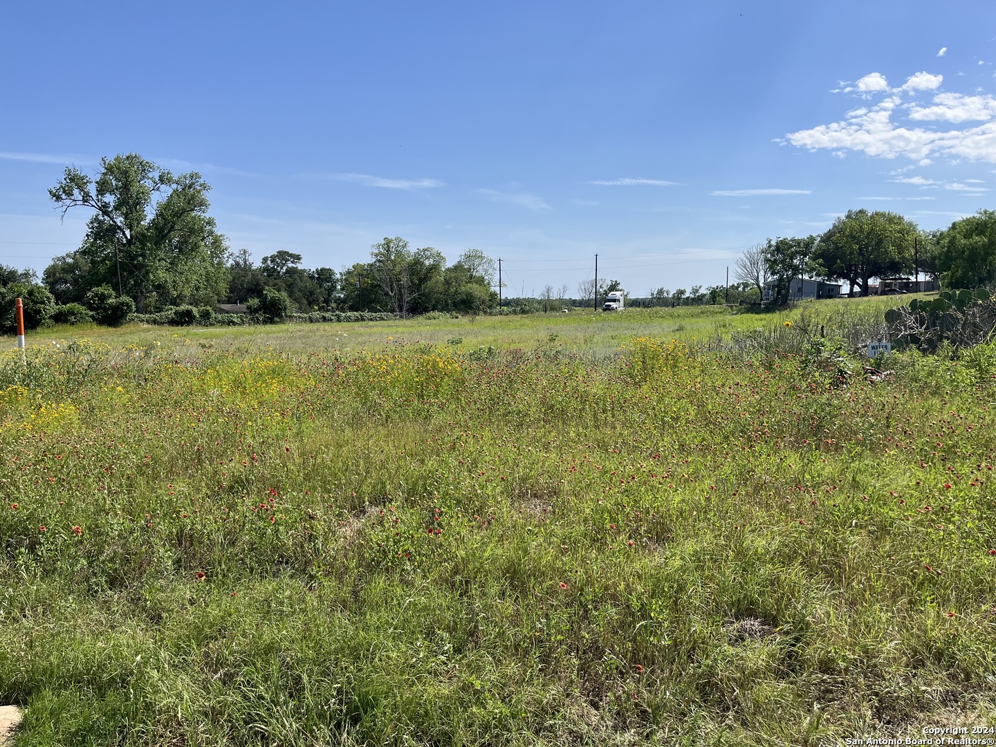 4107 us highway 181 n, floresville,  TX 78114