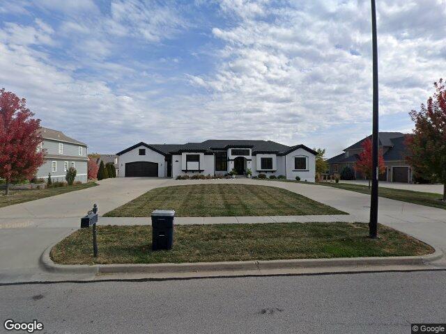 8605 ne shoal creek pkwy, kansas city,  MO 64157
