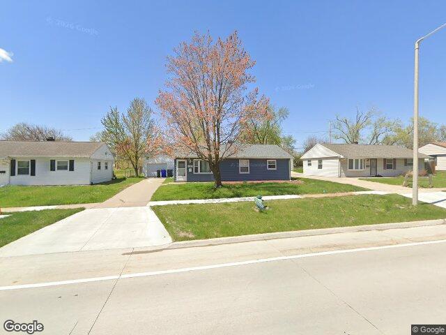 3711 oakland rd ne ne, cedar rapids,  IA 52402