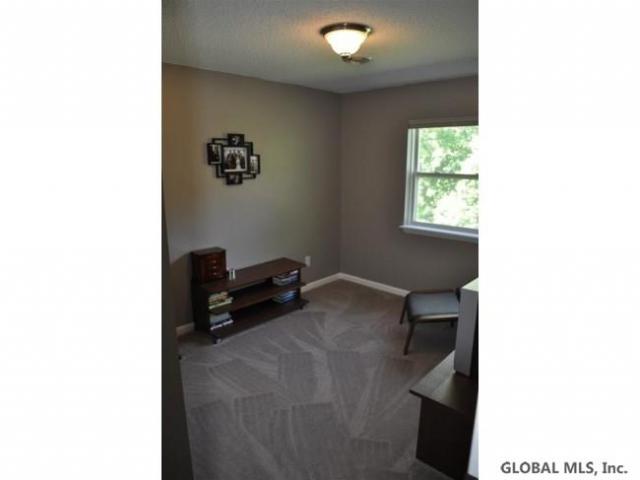 1710 cambridge manor dr, schenectady,  NY 12302