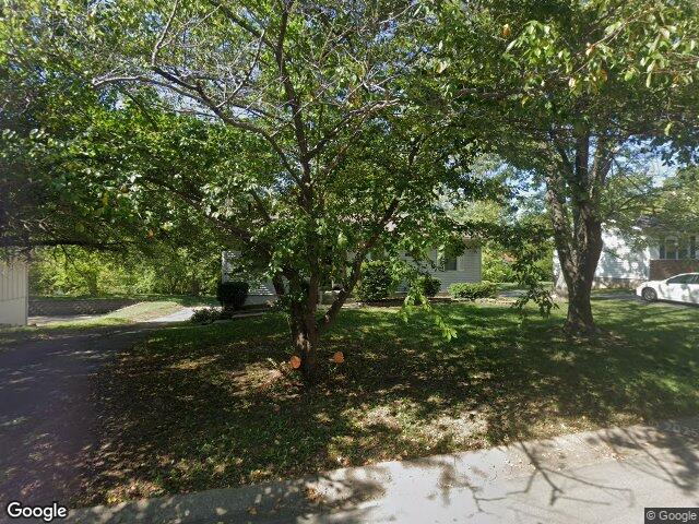 1702 ne white dr, lees summit,  MO 64086