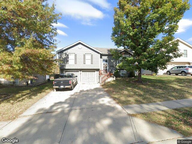 8006 s church rd, pleasant valley,  MO 64068