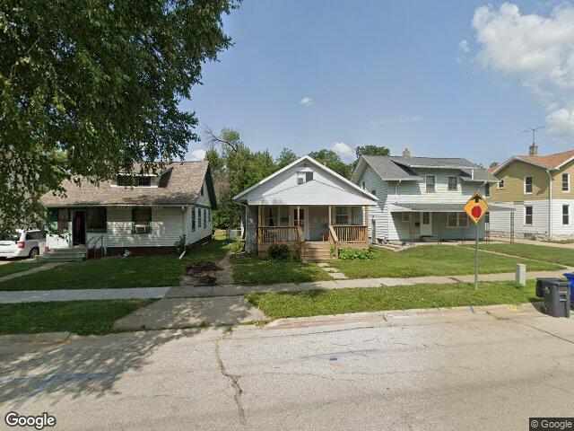 869 oakland rd ne, cedar rapids,  IA 52402