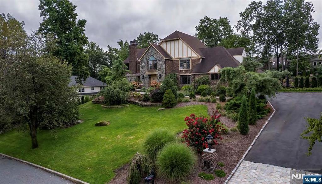 39 springhouse rd, woodcliff lake,  NJ 07677