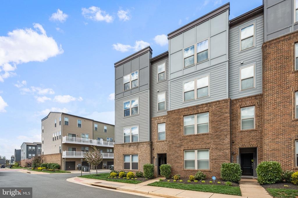 10487 ratcliffe trl, manassas,  VA 20110