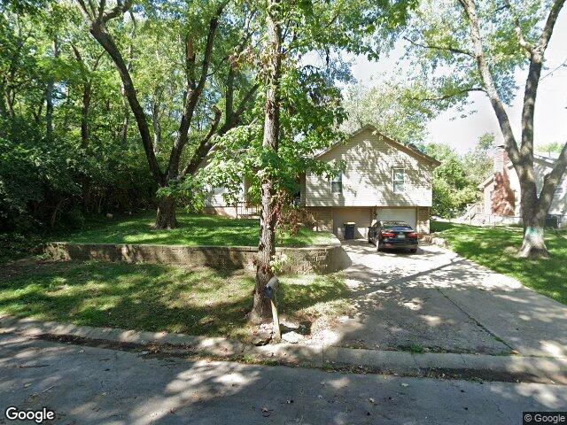 9038 manning ave, kansas city,  MO 64138