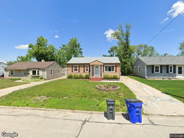 2432 9th ave sw, cedar rapids,  IA 52404