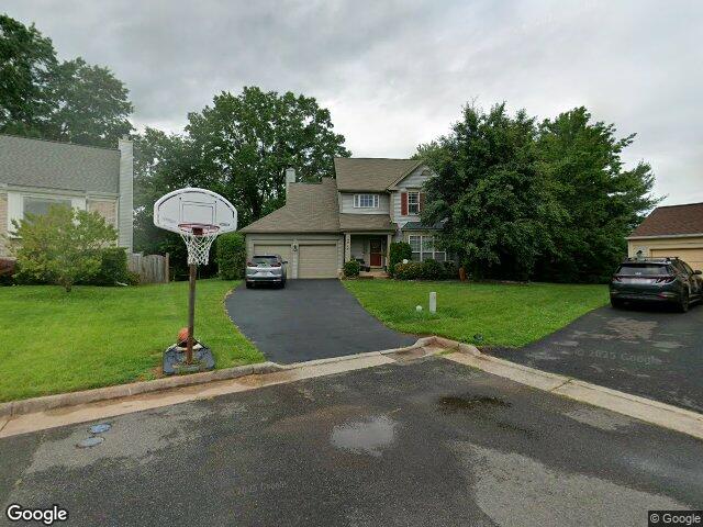 10274 racquet cir, manassas,  VA 20110