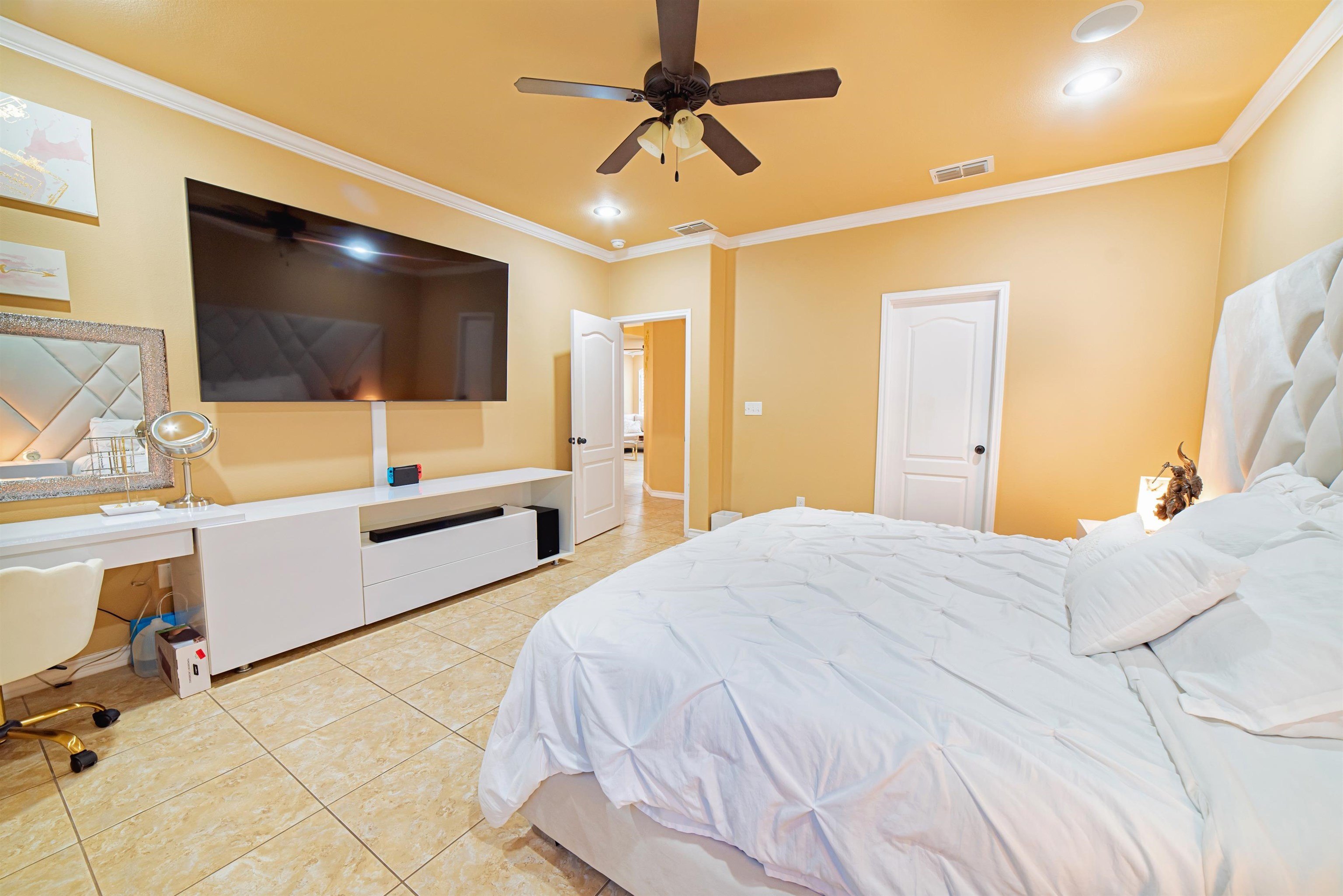 401 sabal loop, laredo,  TX 78045