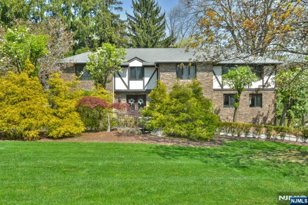 69 knollwood rd, upper saddle river,  NJ 07458