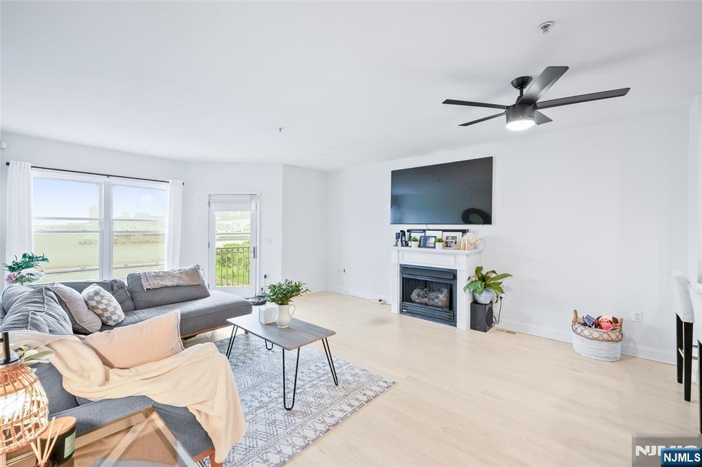 319 the promenade, edgewater,  NJ 07020
