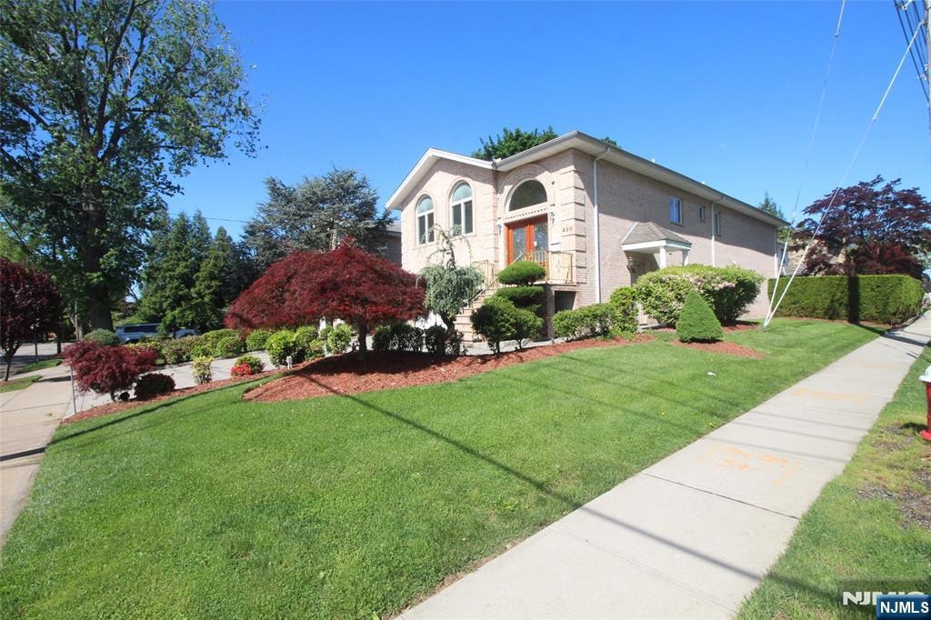 499 morse ave, ridgefield,  NJ 07657