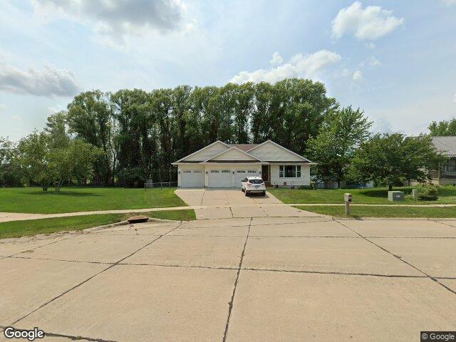 811 valley ct, center point,  IA 52213
