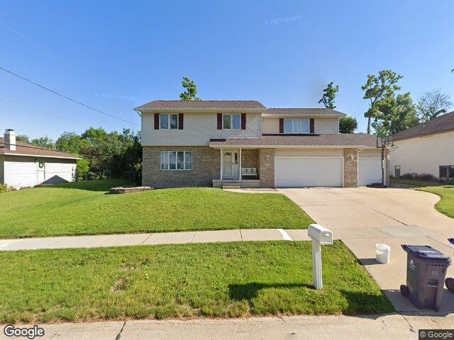 2816 lancelot ln nw, cedar rapids,  IA 52405
