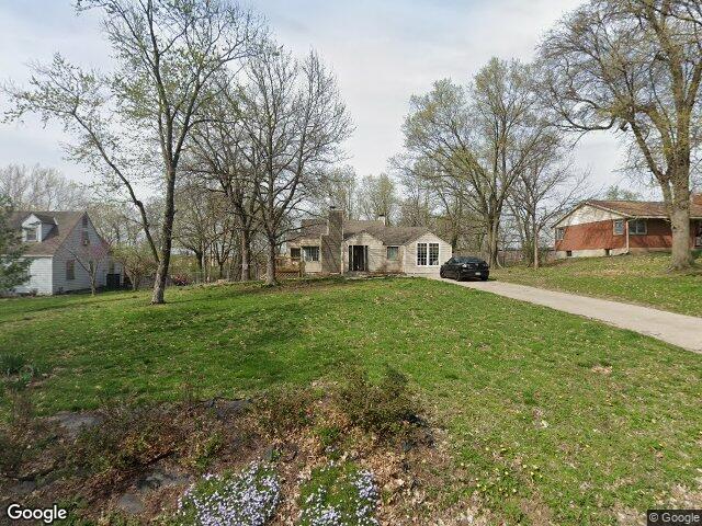 208 nw 83rd st, kansas city,  MO 64118
