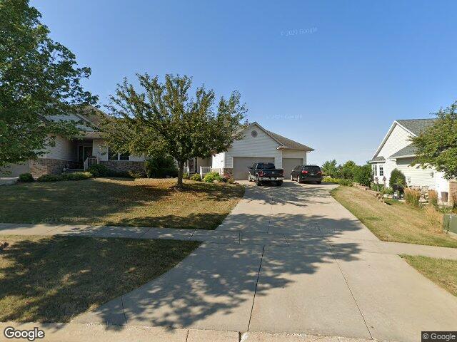 607 hillview dr, fairfax,  IA 52228