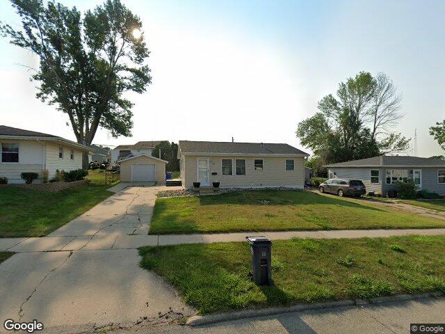 135 eastview dr nw, cedar rapids,  IA 52405