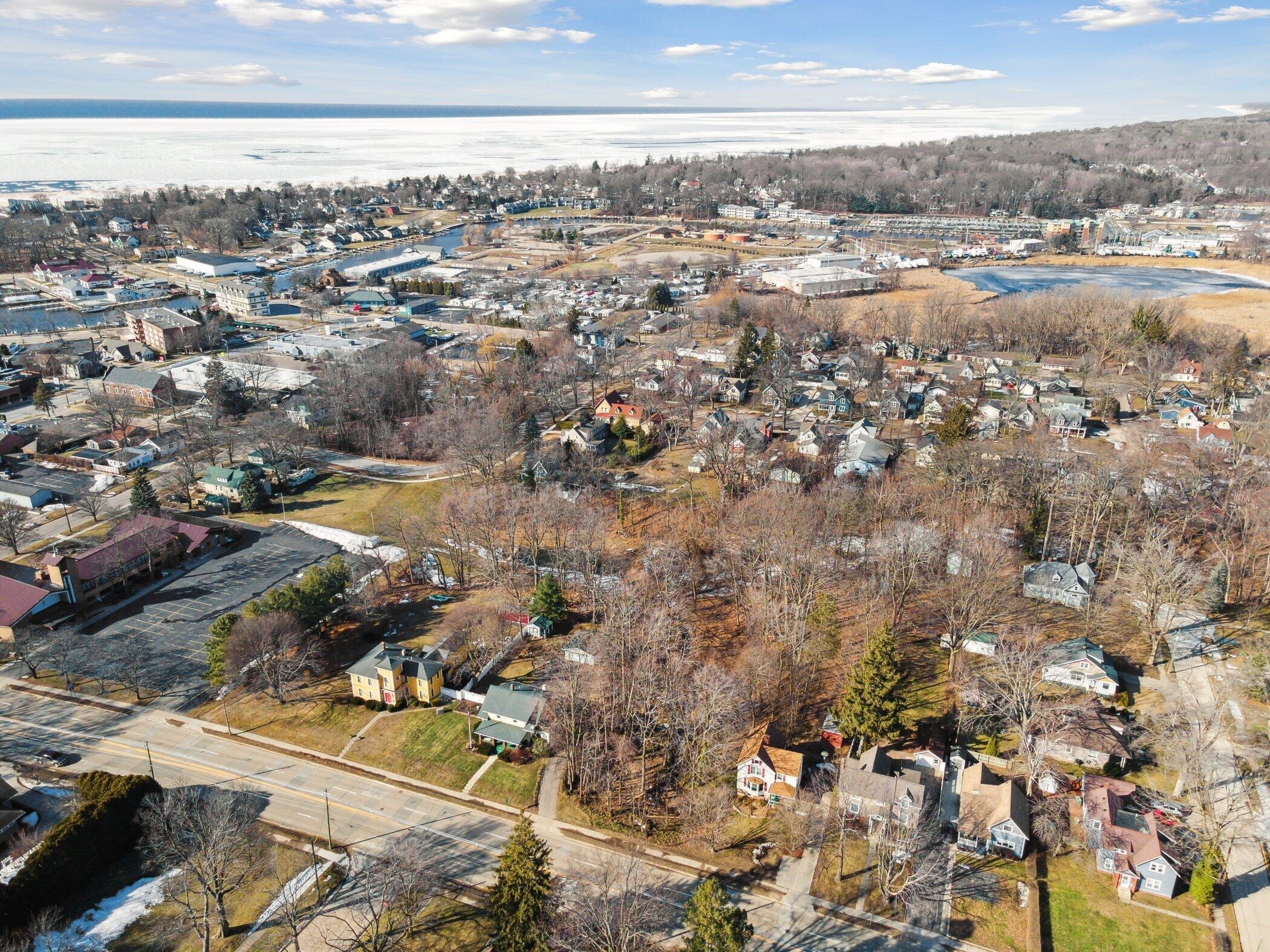 731 phoenix st, south haven,  MI 49090
