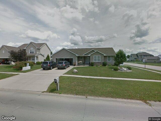 115 n 18th ave, hiawatha,  IA 52233