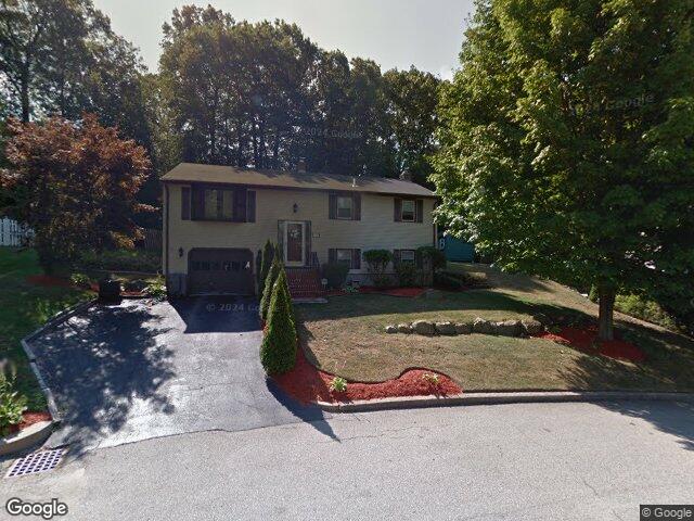 17 carolyn dr, west warwick,  RI 02893