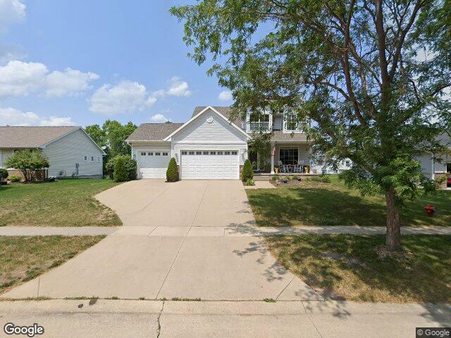2520 wolf creek trl, hiawatha,  IA 52233