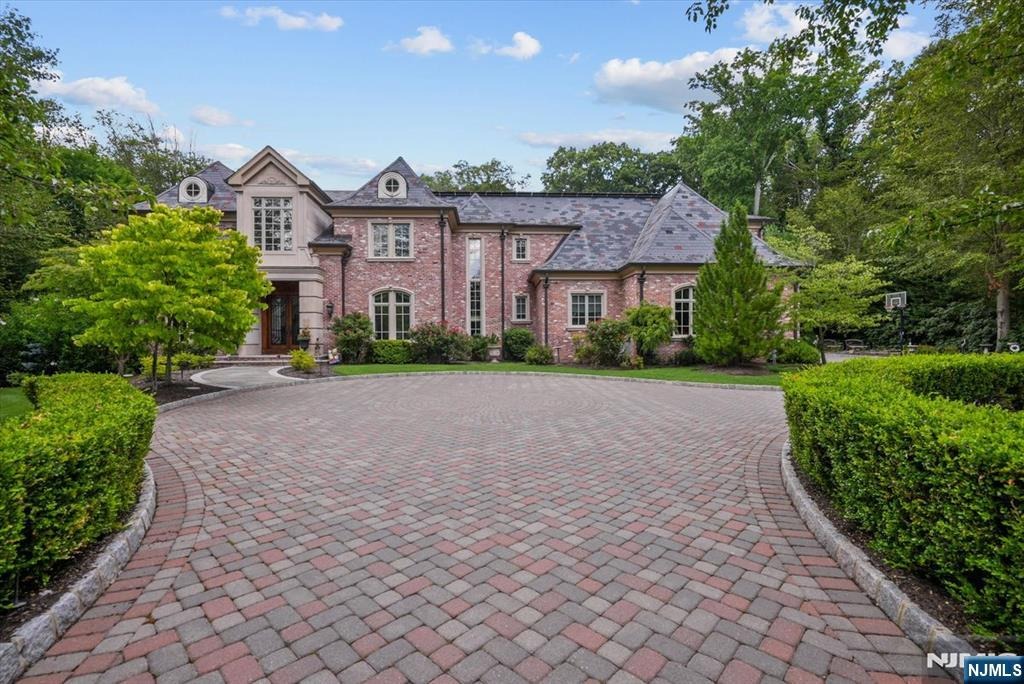 29 n church rd, saddle river,  NJ 07458