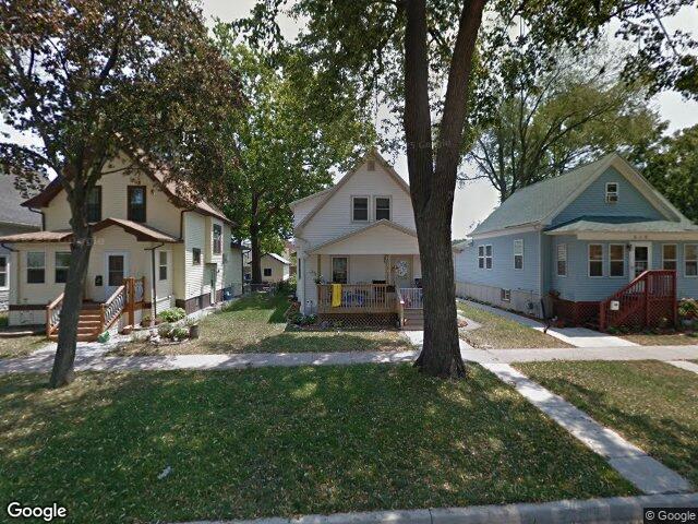 517 b ave nw, cedar rapids,  IA 52405