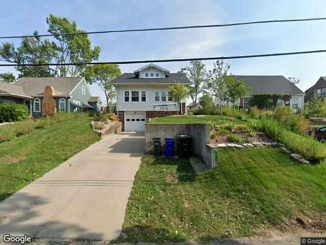 1961 c ave ne, cedar rapids,  IA 52402