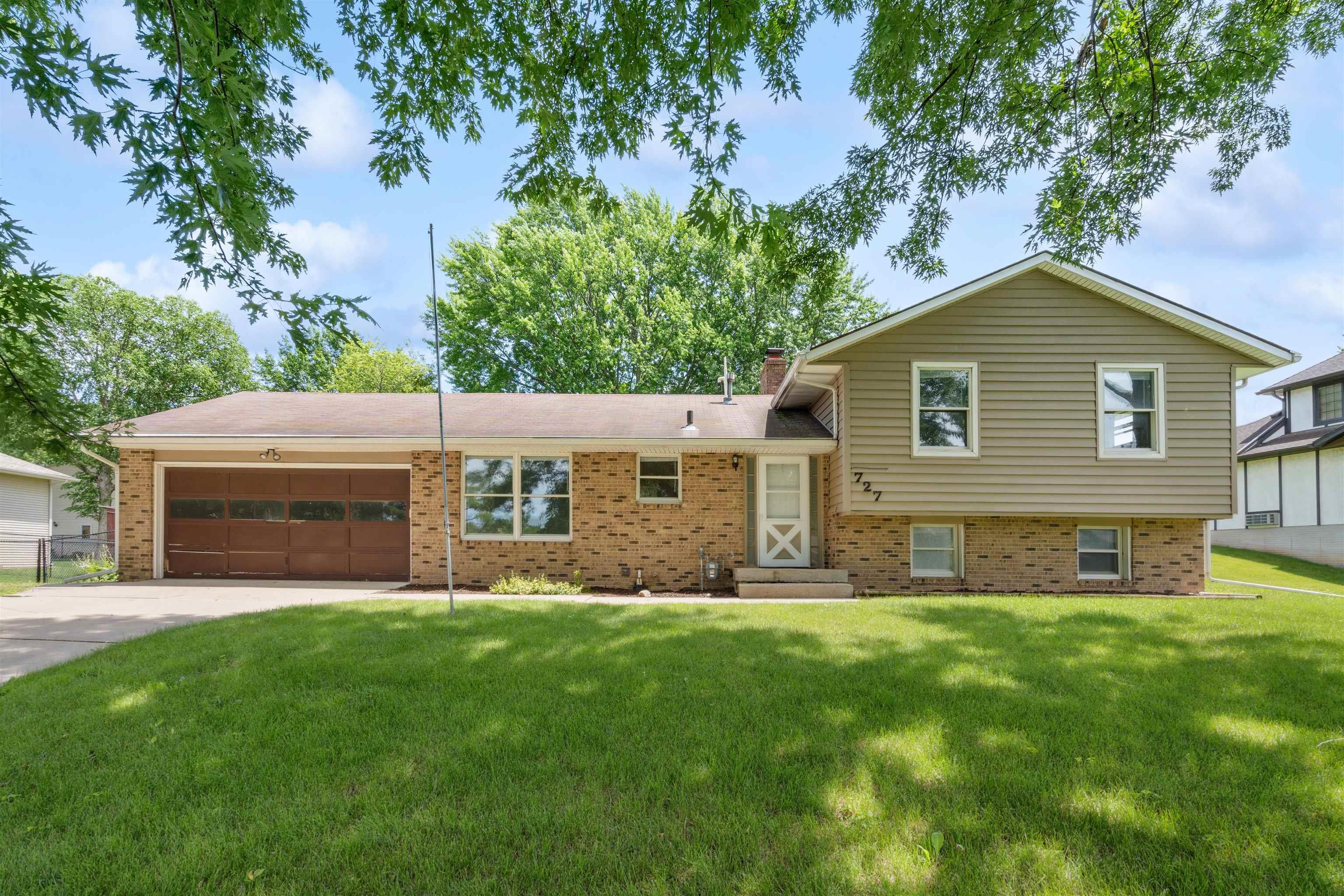 727 juanita ave, cedar falls,  IA 50613