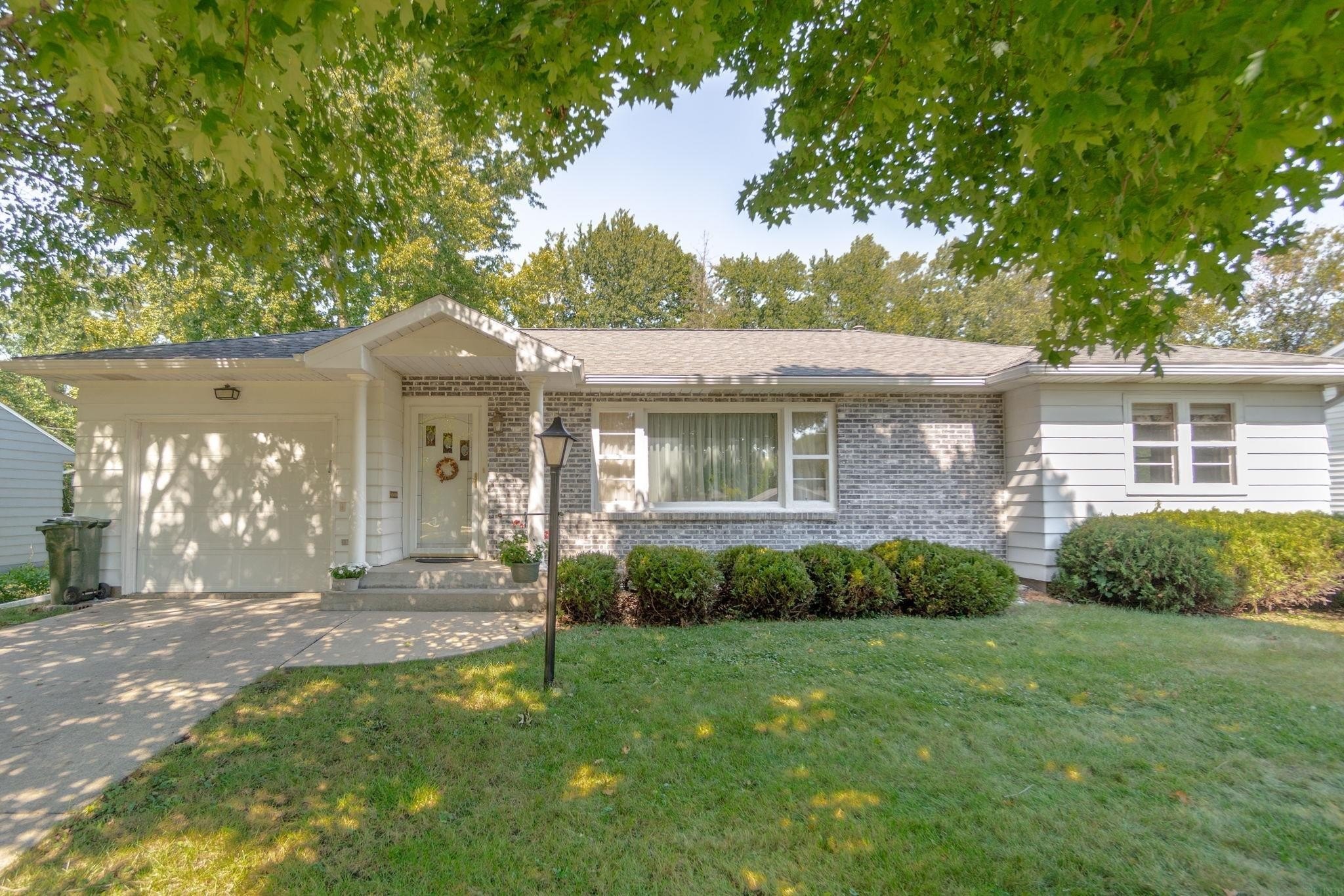 1410 sunnyside dr, cedar falls,  IA 50613