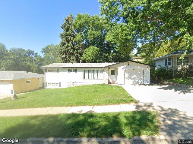 913 20th st nw, minot,  ND 58703