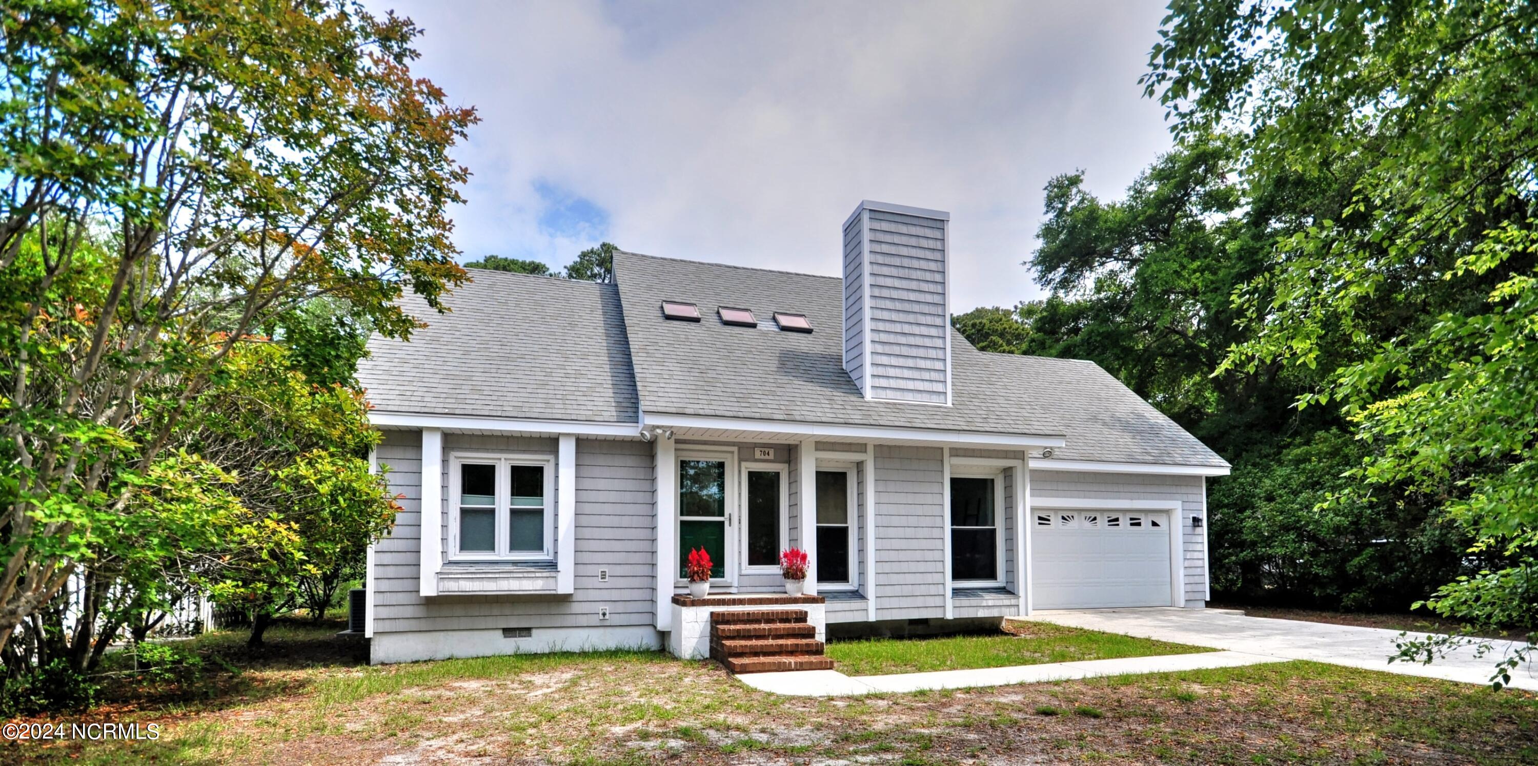 704 w 9th st, southport,  NC 28461