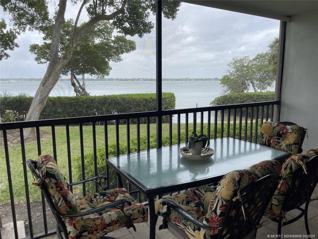 264 ne edgewater dr
                                ,Unit 102, stuart,  FL 34996