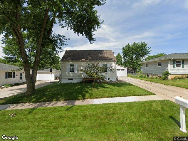 2420 lori dr sw, cedar rapids,  IA 52404