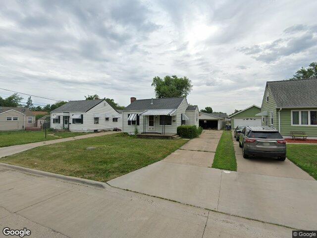 1521 10th street nw, cedar rapids,  IA 53405