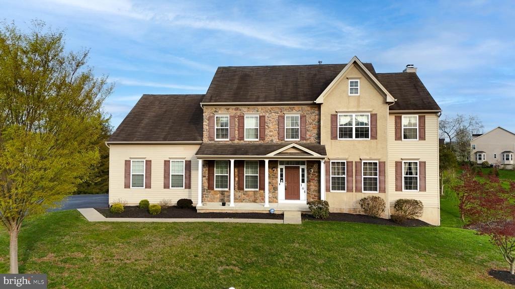 164 meadowside dr, douglassville,  PA 19518