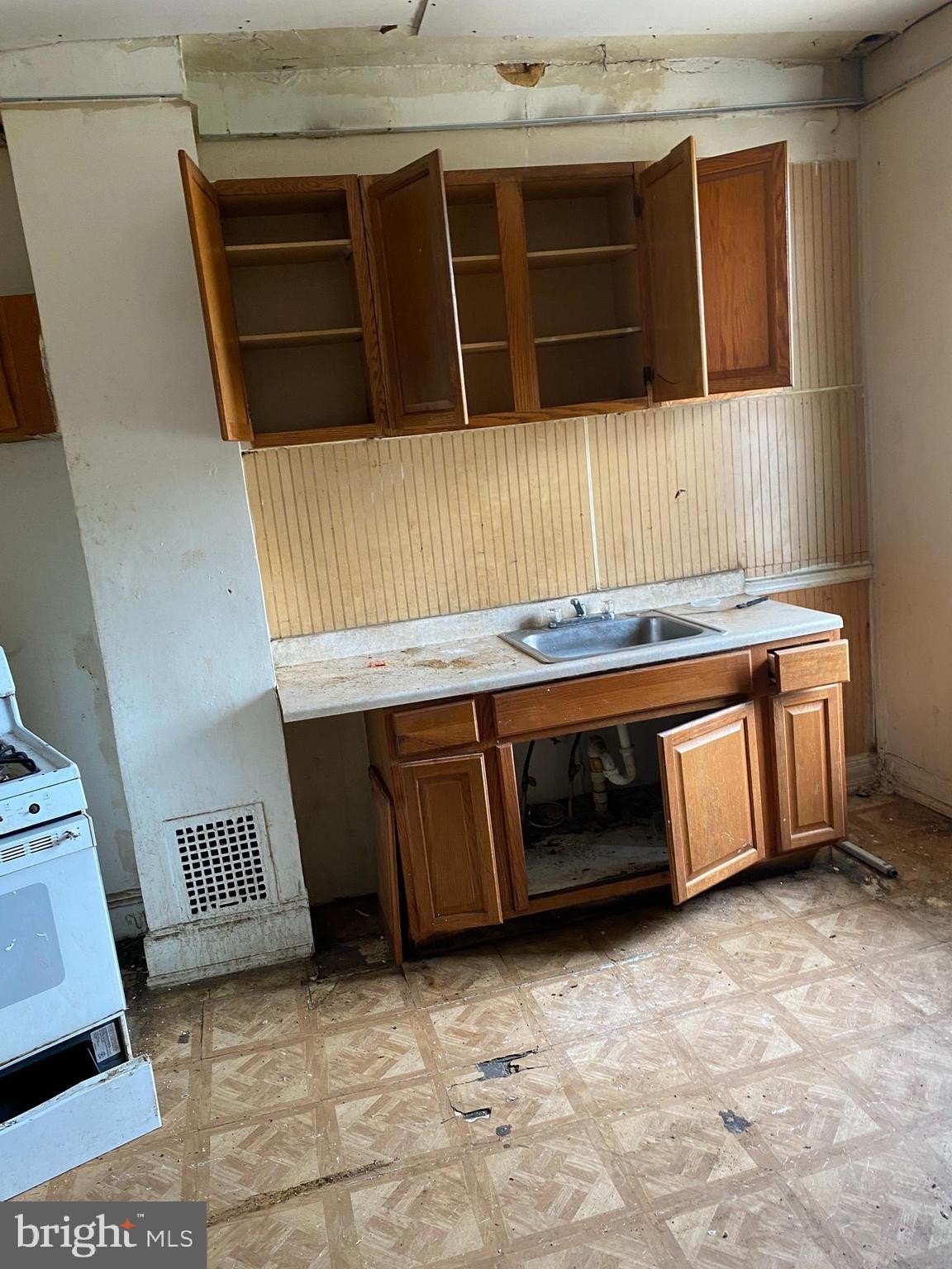 2212 w fayette st, baltimore,  MD 21223