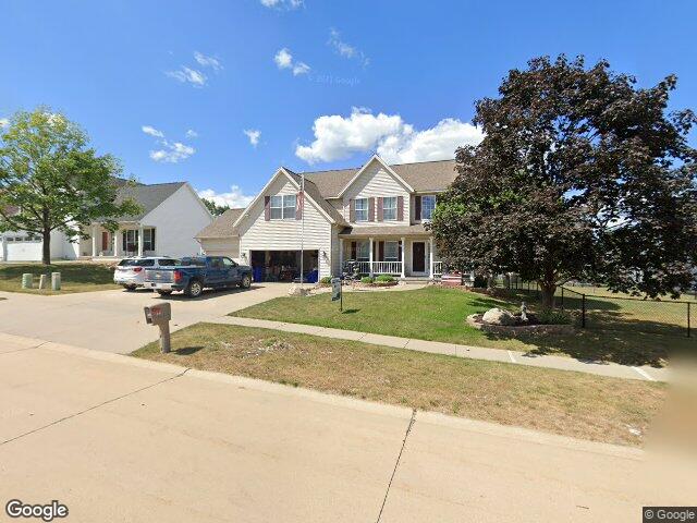 818 high point dr sw, cedar rapids,  IA 52404