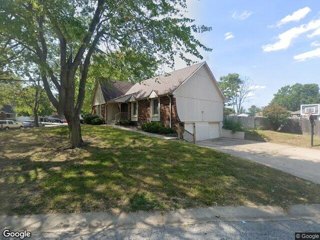901 nw oakridge dr, blue springs,  MO 64015
