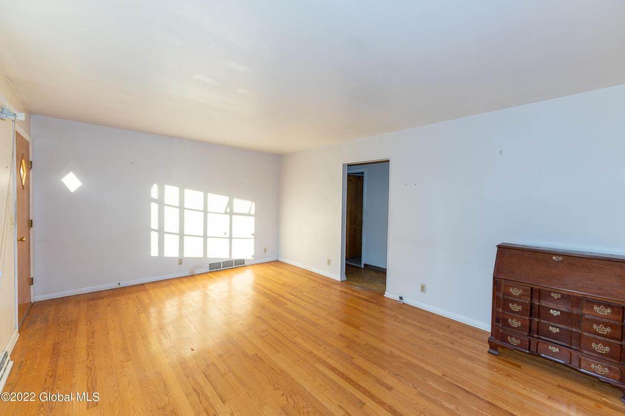 2720 van dyke ave, schenectady,  NY 12306
