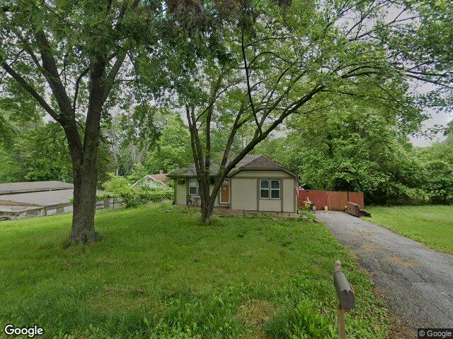 5521 ash ave, raytown,  MO 64133