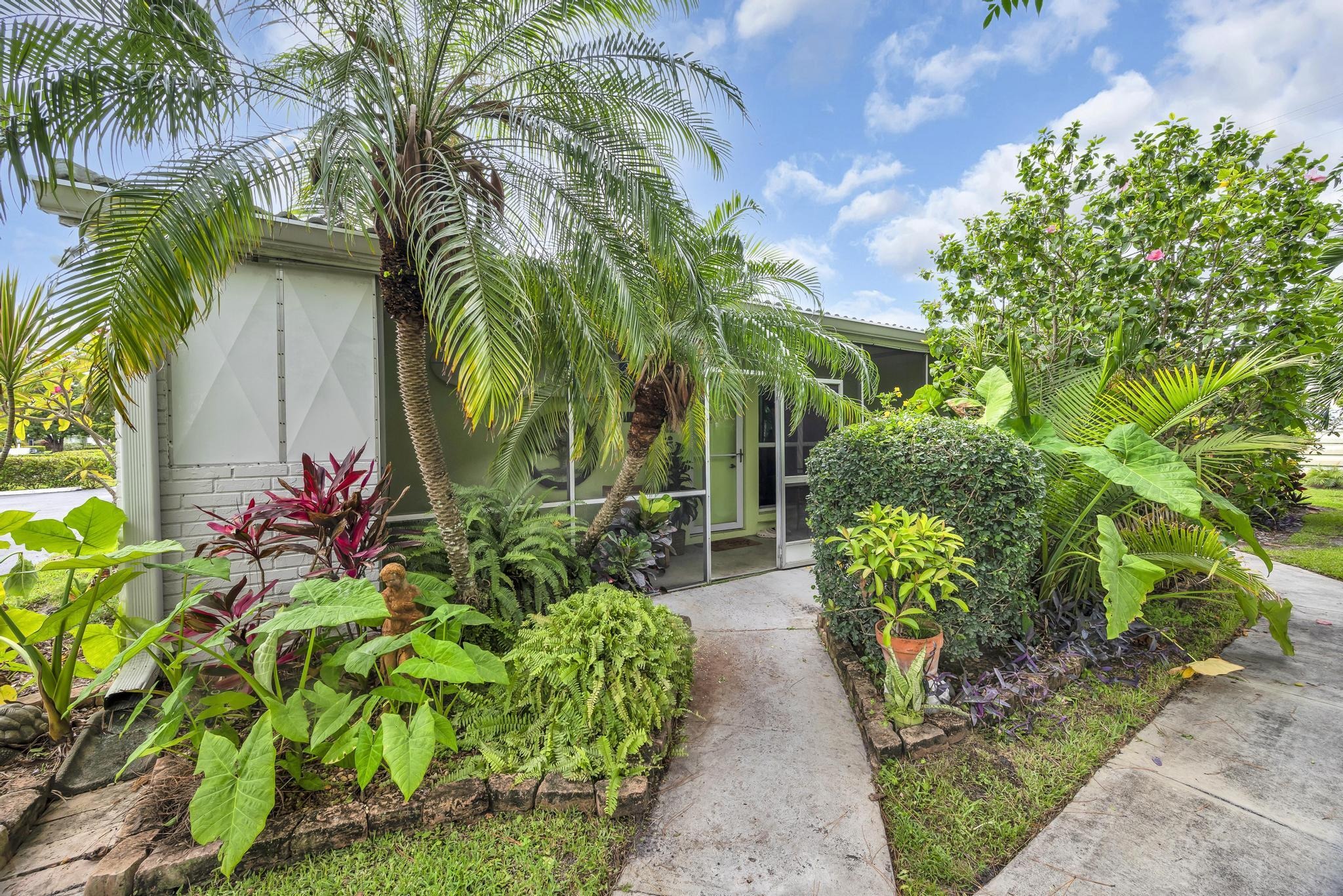 2121 se wayne rd, stuart,  FL 34994