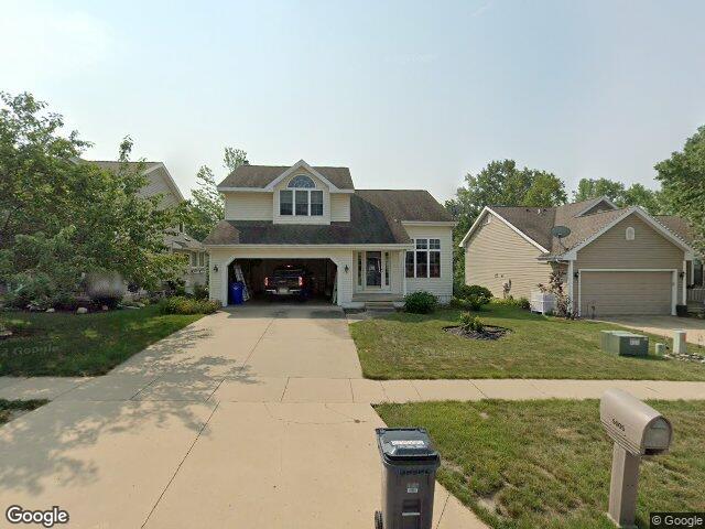 5005 willowbend rd ne, cedar rapids,  IA 52411