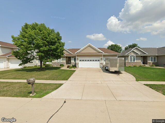 325 n 16th ave, hiawatha,  IA 52233