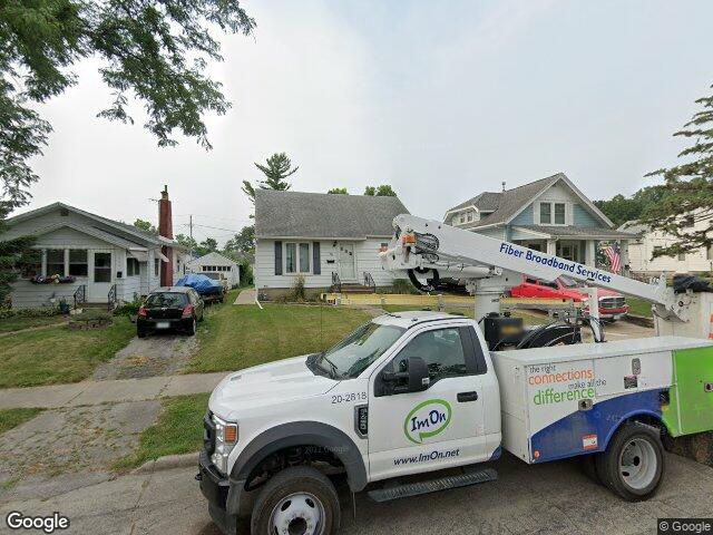 1125 j ave nw, cedar rapids,  IA 52405
