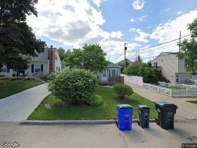 913 32nd st se, cedar rapids,  IA 52403