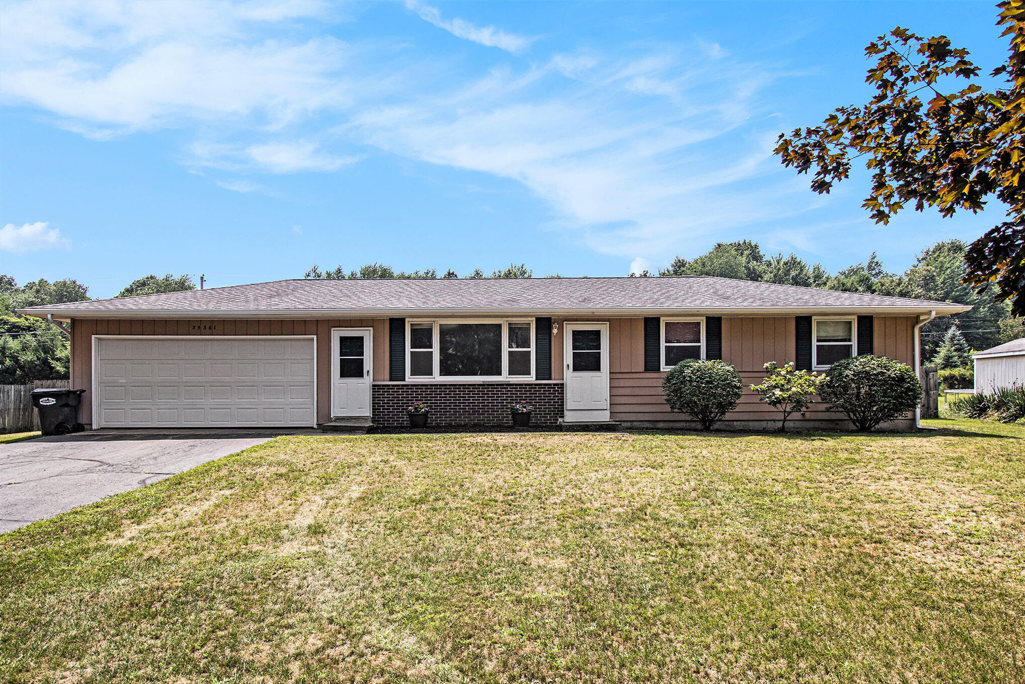 35361 margurite ln, paw paw,  MI 49079
