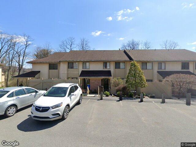 10 pine woods ct, reading,  PA 19607