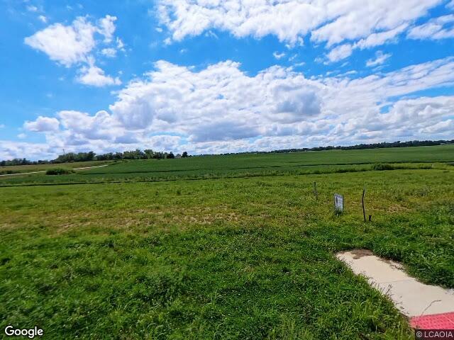 3205 village way, robins,  IA 52411