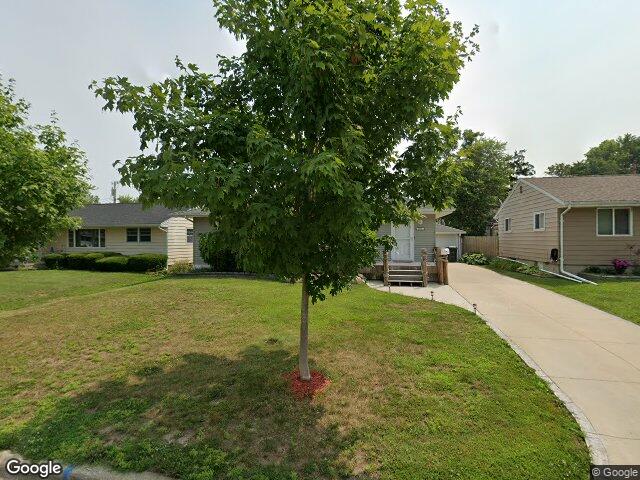 2906 russell dr ne, cedar rapids,  IA 52402